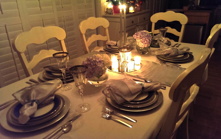 Intimate New Years Eve Table Setting at Home | missfrugalfancypants.com