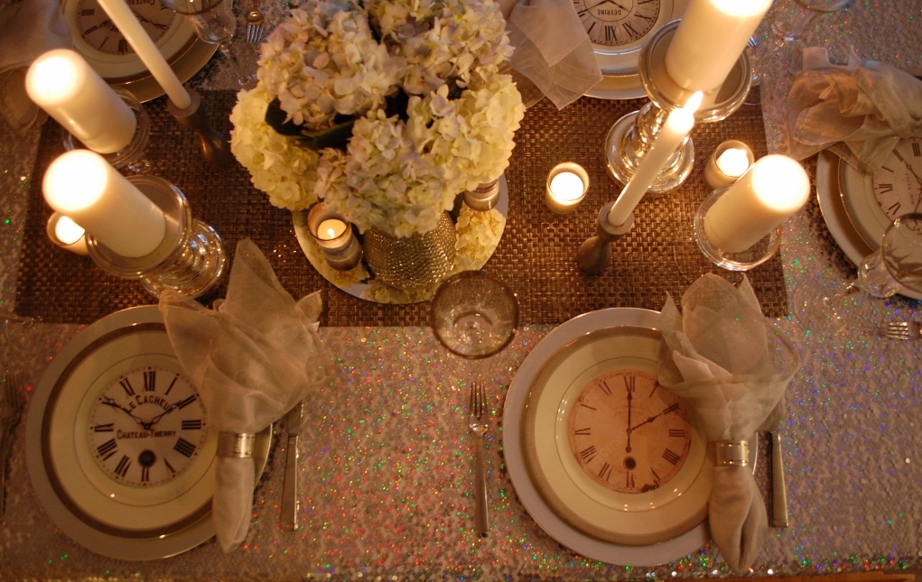 Intimate New Years Eve Table Setting at Home | missfrugalfancypants.com