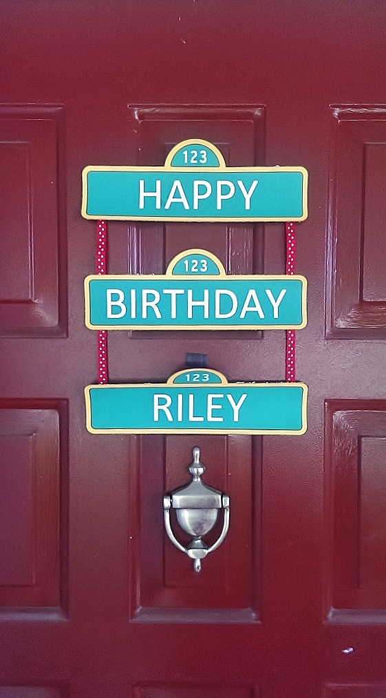 Pink & Red Elmo Birthday Party Decor with Sesame Street Front Door Sign| missfrugalfancypants.com