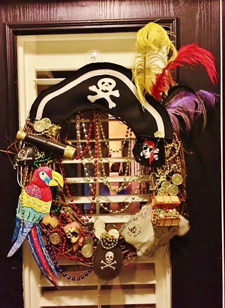 DIY Gasparilla Pirate Wreath | missfrugalfancypants.com