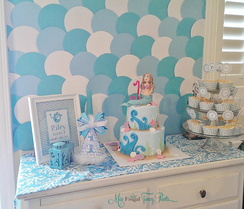 Little Mermaid Under the Sea 1st Birthday Party Decor with Aqua Paper Circle Backdrop | missfrugalfancypants.com