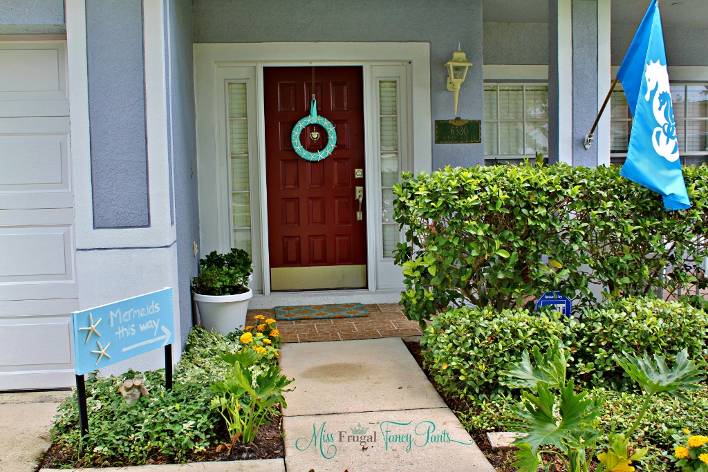 Little Mermaid Under the Sea 1st Birthday Party Entryway Ideas | missfrugalfancypants.com