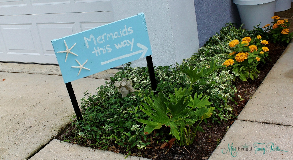 Little Mermaid Under the Sea 1st Birthday Party Entryway Mermaid Sign | missfrugalfancypants.com