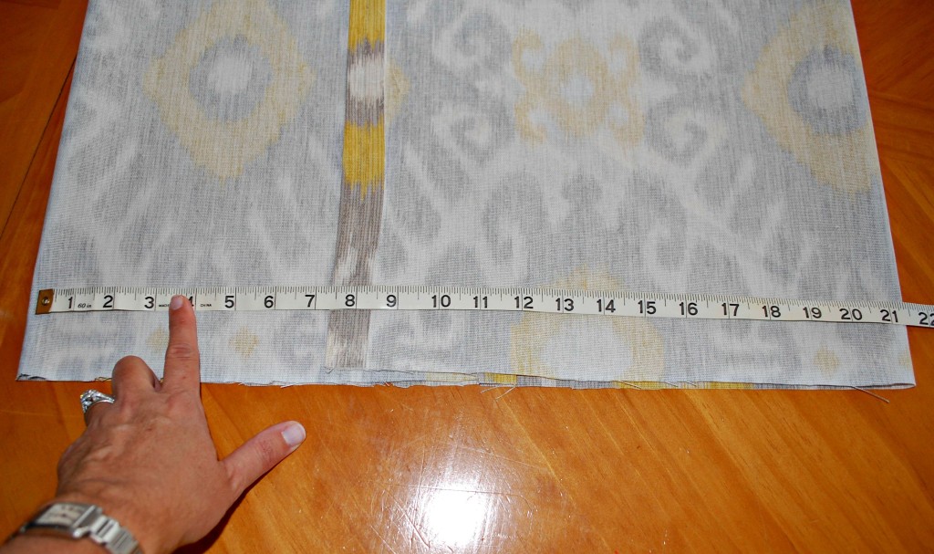 Easy Affordable DIY Pillow Covers | missfrugalfancypants.com