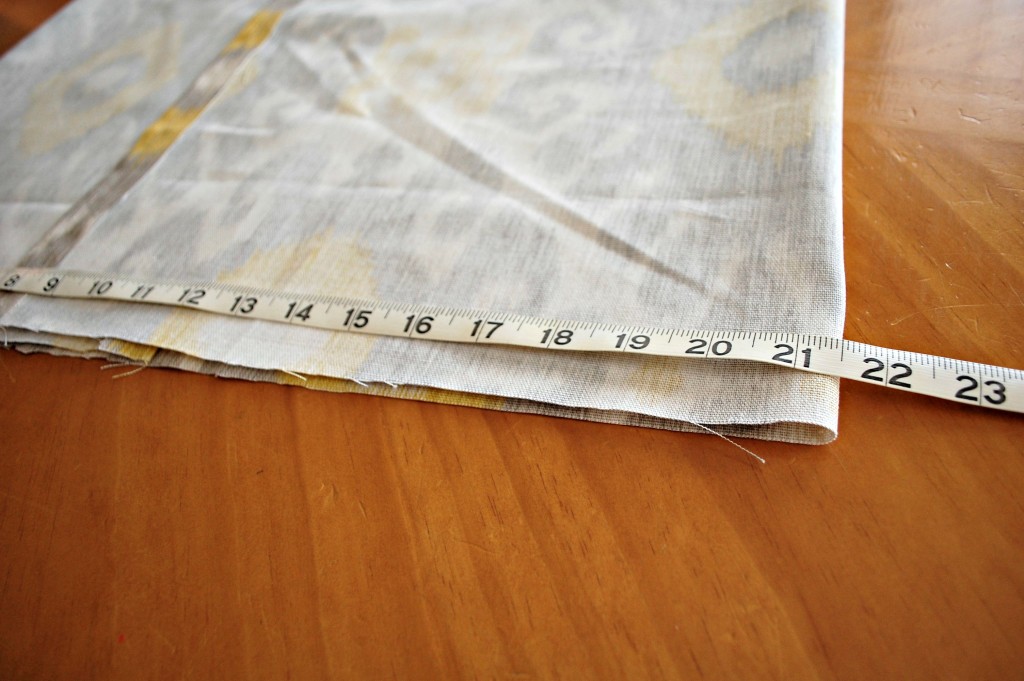 Easy Affordable DIY Pillow Covers | missfrugalfancypants.com