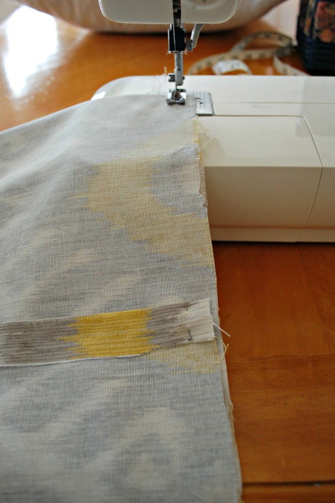 Easy Affordable DIY Pillow Covers | missfrugalfancypants.com