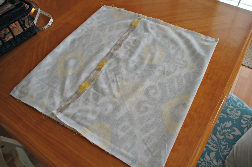 Easy Affordable DIY Pillow Covers | missfrugalfancypants.com