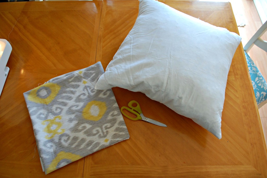 Easy Affordable DIY Pillow Covers | missfrugalfancypants.com