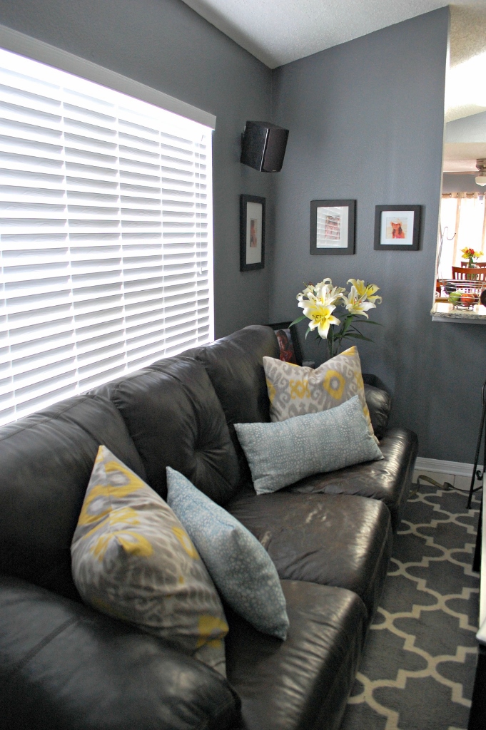 Easy Affordable DIY Pillow Covers | missfrugalfancypants.com