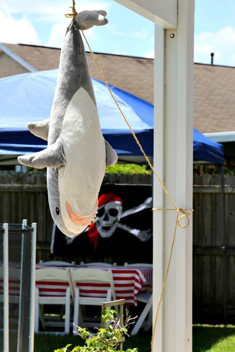 Outdoor Pirate Party | Missfrugalfancypants.com