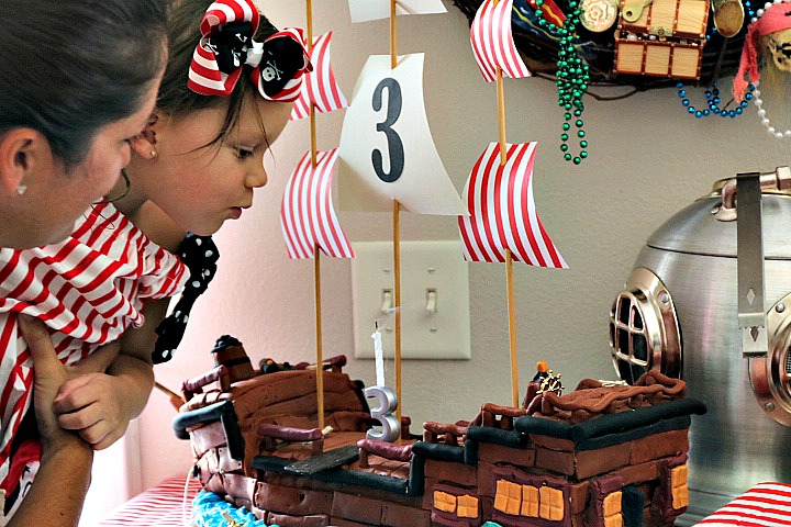Pirate Party Cake | Missfrugalfancypants.com