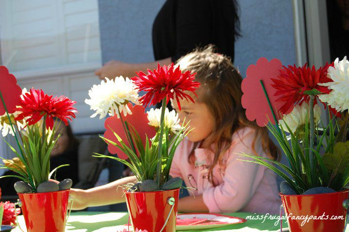 Outdoor Ladybug Garden Party Decor & Centerpiece Ideas | missfrugalfancypants.com