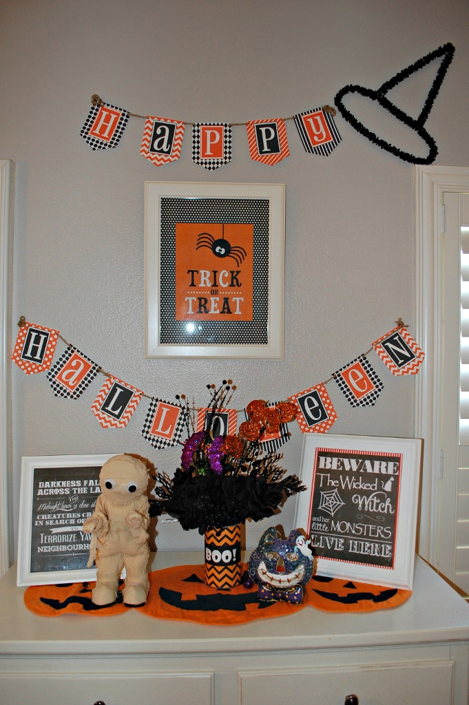 DIY Kid Friendly Halloween Decor with Free Printables | missfrugalfancypants.com