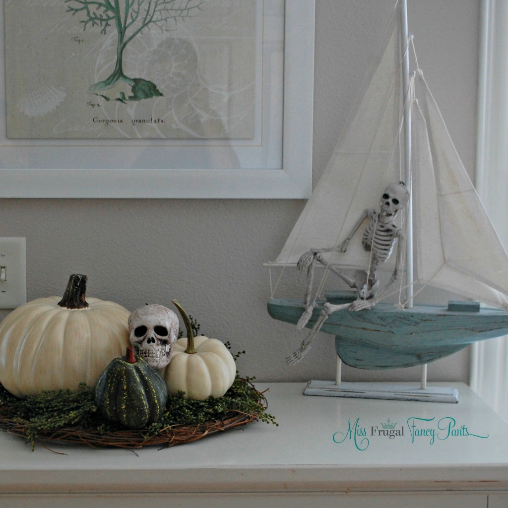 Neutral Halloween Coastal Decor | missfrugalfancypants.com