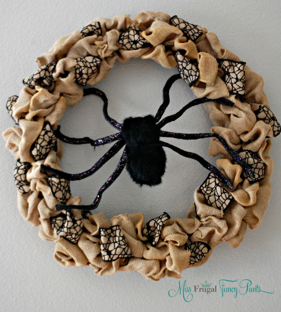 Halloween Burlap Spider Wreath | missfrugalfancypants.com