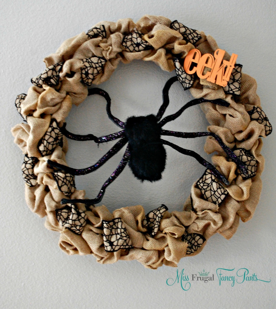 Halloween Burlap Spider Wreath | missfrugalfancypants.com