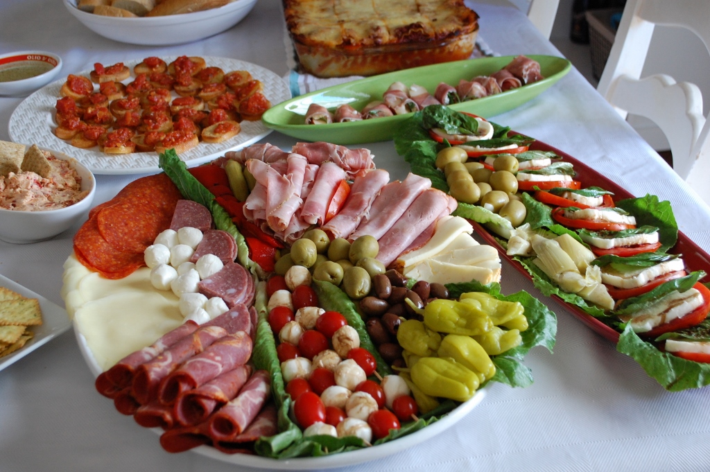 Italian Christmas Party Ideas | missfrugalfancypants.com