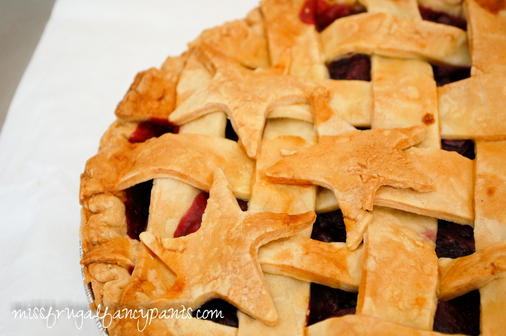 4th of July Party Ideas | Patriotic Cherry Pie | missfrugalfancypants.com