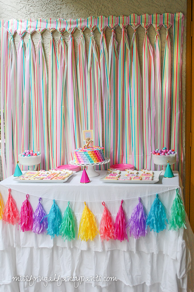 LuLaRoe Party Decor Ideas | Rainbow Party | missfrugalfancypants.com