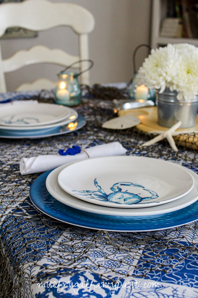 Blue & White Coastal Tablescape for Father's Day or 4th of July | missfrugalfancypants.com