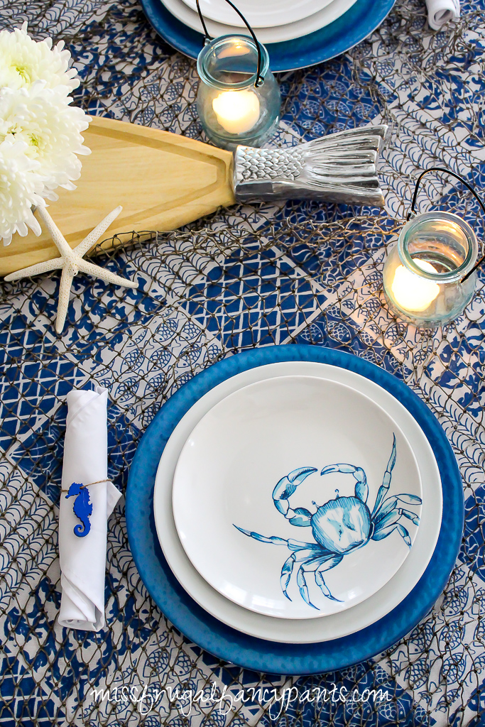 Blue & White Coastal Tablescape for Father's Day or 4th of July | missfrugalfancypants.com